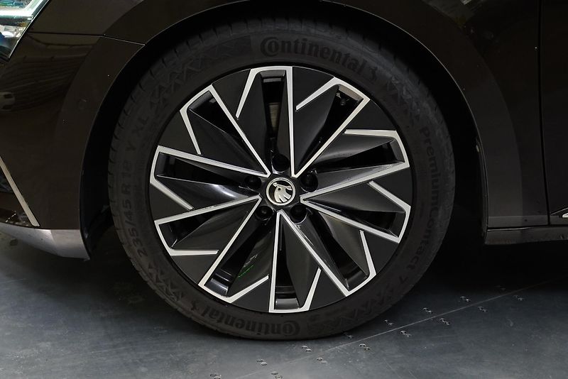 Škoda Superb - fotka 10 z 35