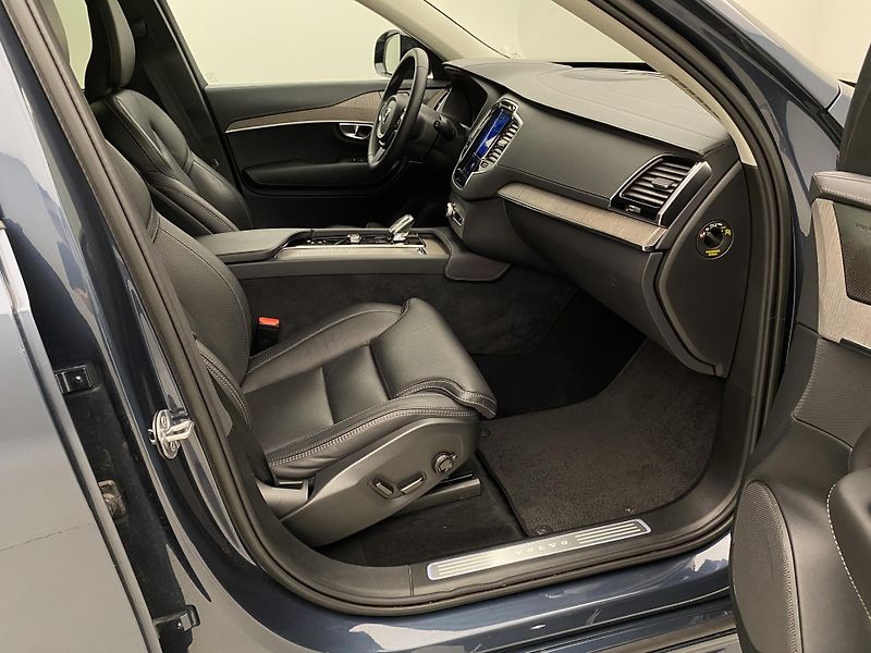 Volvo XC90 B5 AWD DARK PLUS AUT CZ 7m - fotka 24 z 67