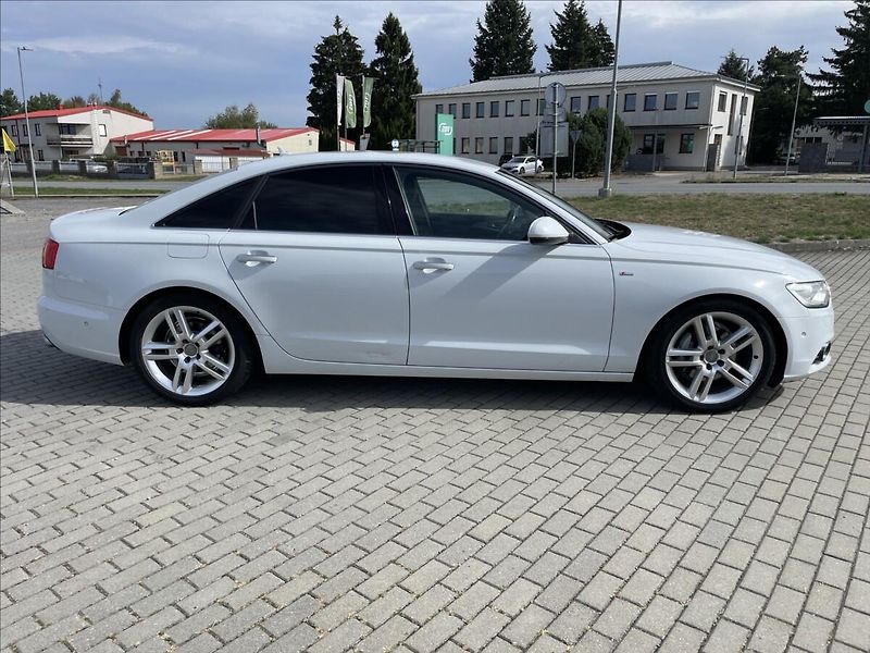 Audi A6 3,0 TDi 150kw S-Line Quattro - fotka 5 z 41