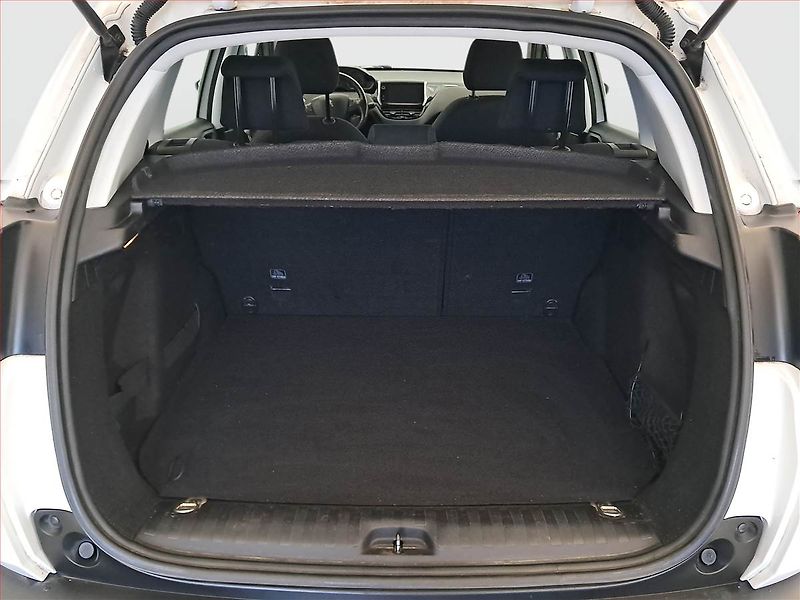 Peugeot 2008 (2017) 1.6 BlueHDi, Tempomat - fotka 13 z 14