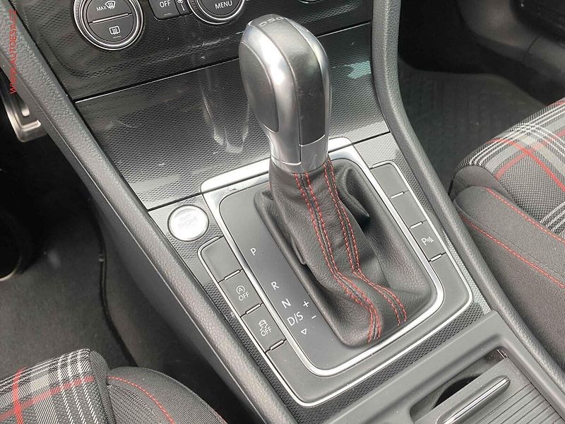 Volkswagen Golf (2015) 2.0 TFSi, GTi, DSG - fotka 16 z 18