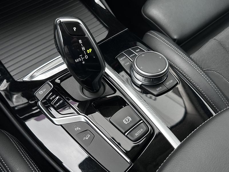 BMW X3 xDrive30d Model X-Line - fotka 24 z 27