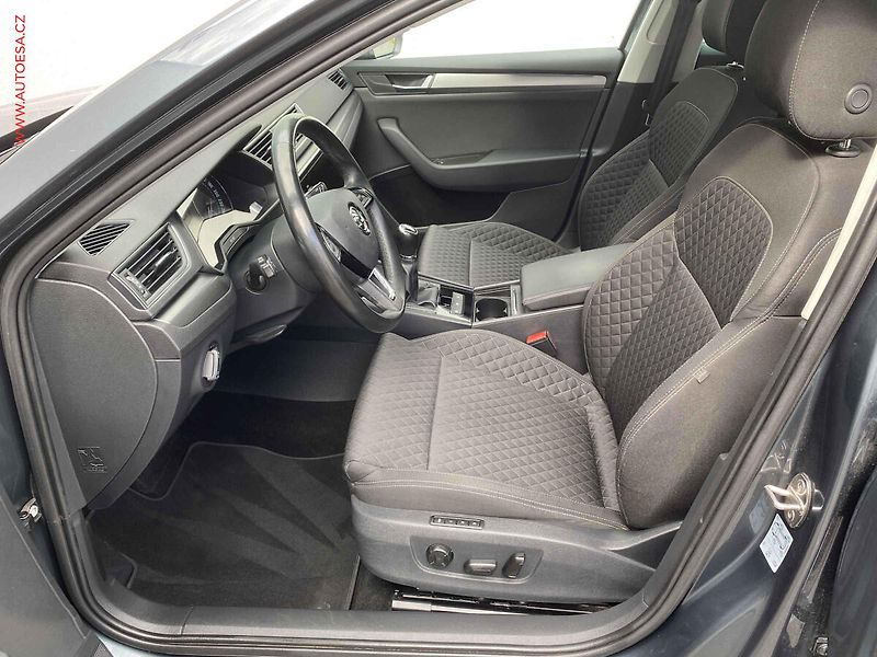 Škoda Superb (2019) 2.0 TDi, Style, bixen, navi - fotka 9 z 19