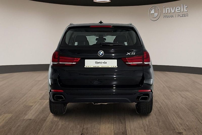 BMW X5 xDrive 35i - fotka 4 z 26