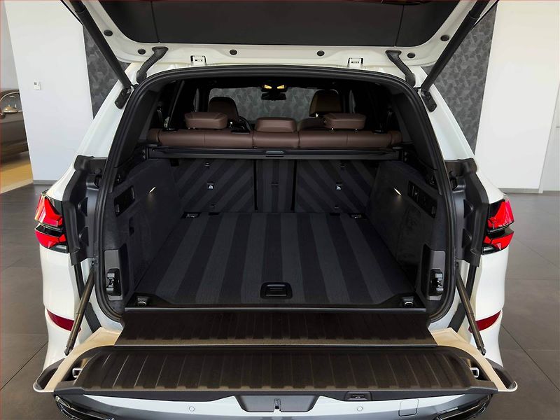 BMW X5 (2025) xDrive40i - fotka 10 z 23