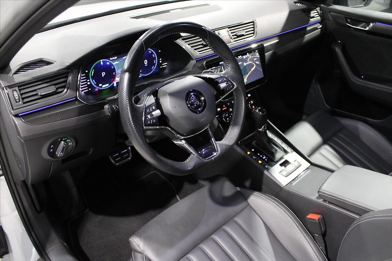 Škoda Superb iV DSG Sportline  5let/100tkm - fotka 13 z 32