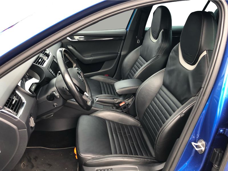 Škoda Octavia Combi 2,0 TDI RS - fotka 11 z 30