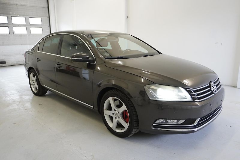 Volkswagen Passat (2012) 3.6 FSi 4x4 DSG ALCANTARA - fotka 2 z 29