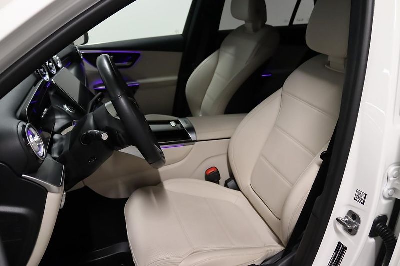 Mercedes-Benz GLC 200 4MATIC Pano - fotka 18 z 20