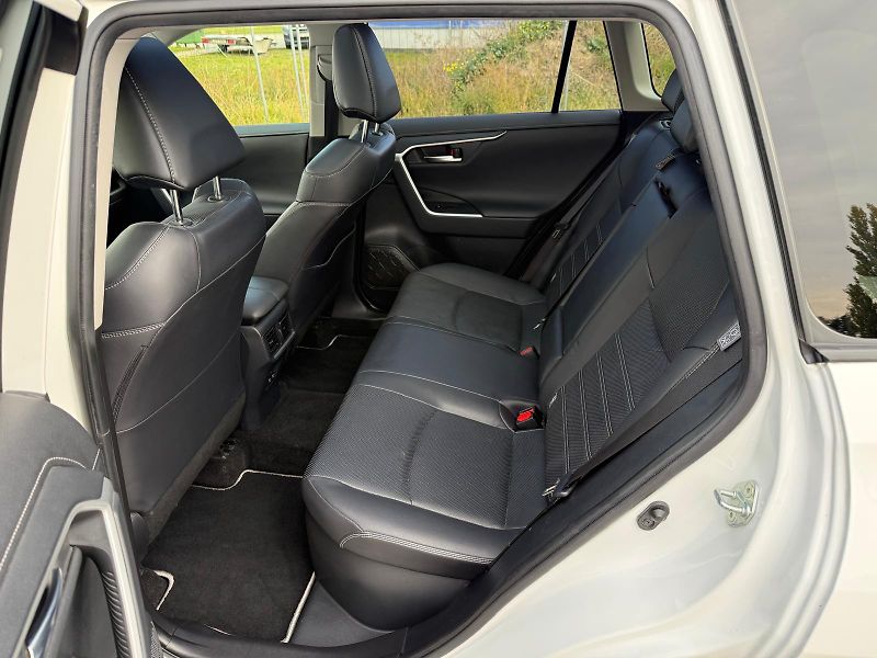 Toyota RAV4 2.5 HSD e-CVT AWD Executive Sk - fotka 24 z 30