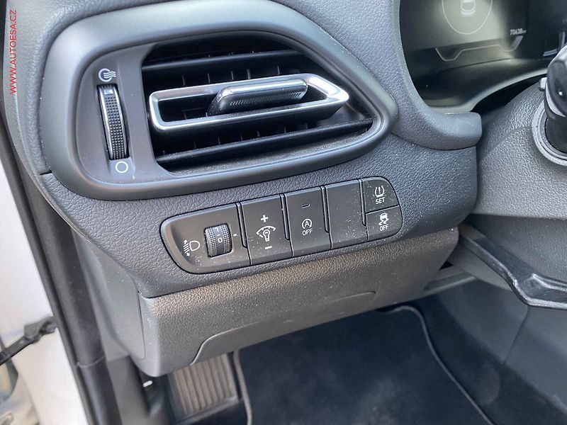 Hyundai i30 (2021) 1.5 TGDi MHEV, 1.maj,ČR - fotka 15 z 20