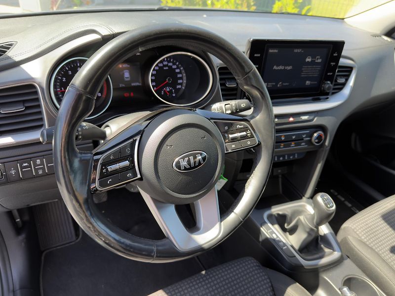 Kia Ceed 1.0 t-gdi 88 kW / DPH - fotka 16 z 20