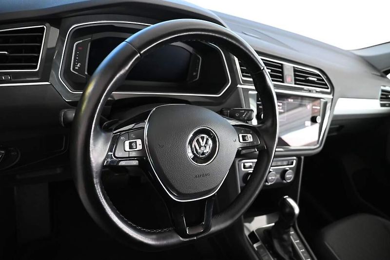 Volkswagen Tiguan (2021) 2.0 4Motion LED Matrix DSG ACC - fotka 13 z 35