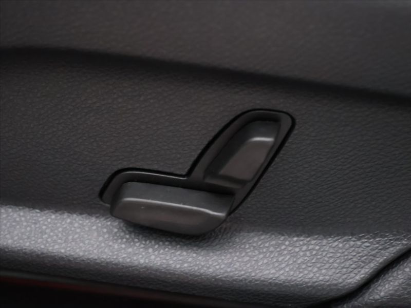 Mercedes-Benz GLC 2,0 220d 143kW 4X4 LED - fotka 16 z 37