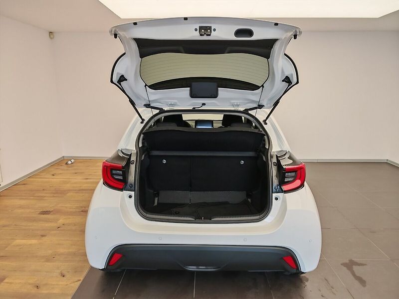 Toyota Yaris 1.5 Hybrid e-CVT Style - fotka 8 z 35