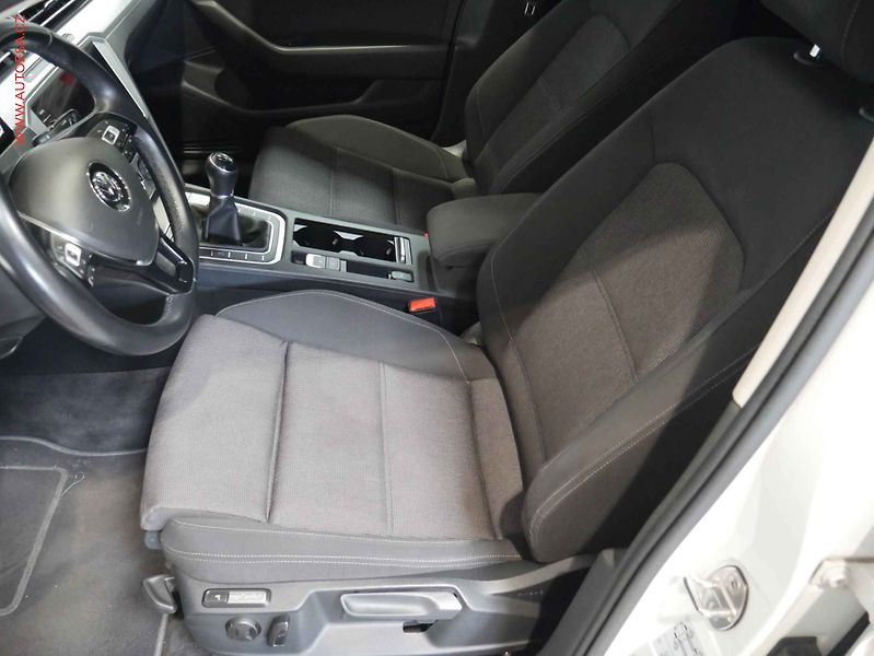 Volkswagen Passat (2018) 2.0TDi, LED, navi - fotka 9 z 27