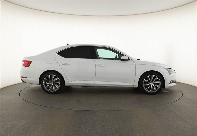 Škoda Superb (2017) 2.0 TDI, Automat, Kůže, Navi - fotka 6 z 20