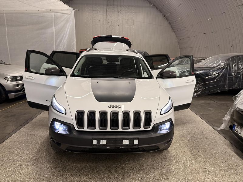 Jeep Cherokee (2016)  3.2 V6 Trailhawk 4WD,1941!! - fotka 13 z 37