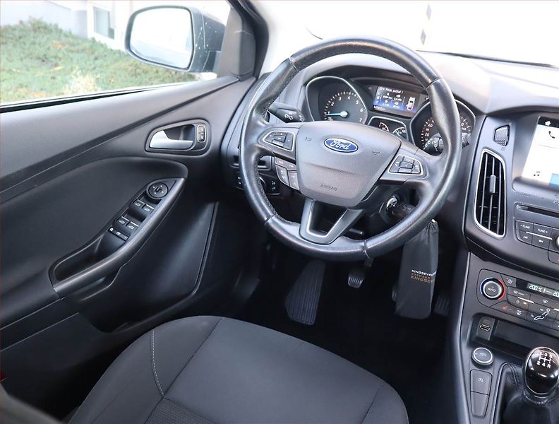Ford Focus (2018) 1.0 EcoBoost, Tempomat - fotka 7 z 17