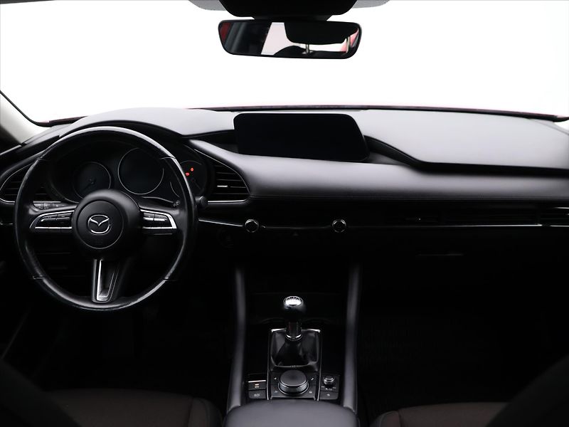 Mazda 3 2,0 Sky-Active 90kW CZ 1.Maj - fotka 17 z 24
