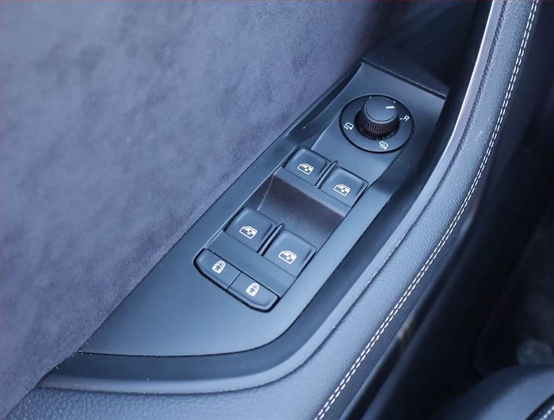 Škoda Superb (2023) Sportline 1.5 TSI - fotka 19 z 28
