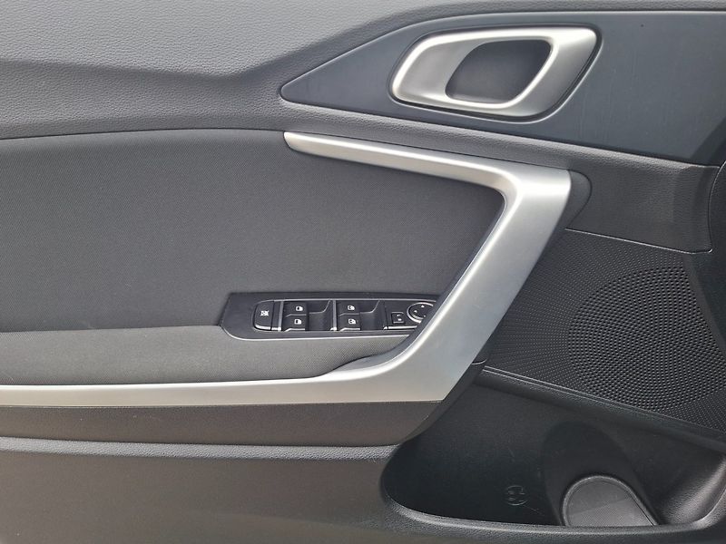 Kia Ceed (2023) SW 1.5T-GDI 118kW -1.MAJITEL - fotka 22 z 38