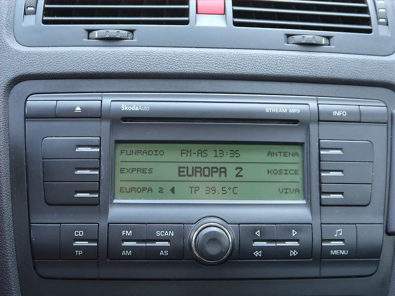 Škoda Octavia (2007) Ambiente 2.0 TDI, nová STK - fotka 12 z 16