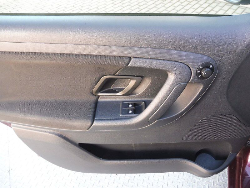 Škoda Fabia (2011) Ambiente 1,2 TSI 63kW - fotka 12 z 21
