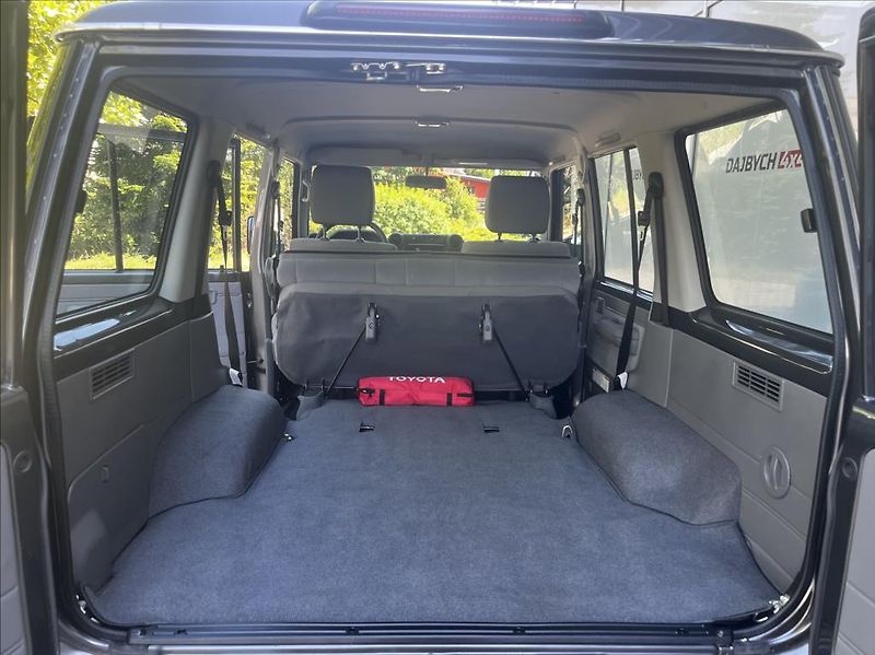 Toyota Land Cruiser GRJ76 4,0 V6 5MT - fotka 12 z 33