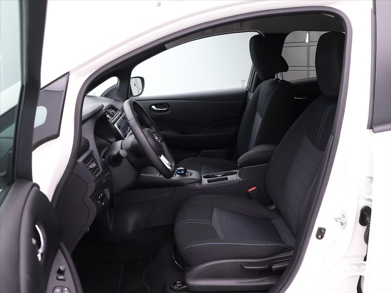 Nissan Leaf 110kW ACENTA 40kWh CZ - fotka 10 z 30