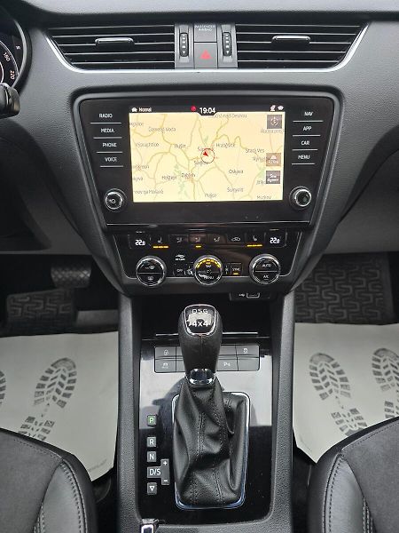 Škoda Octavia 2.0TSi 140kW DSG L&K 4x4 KŮŽE - fotka 11 z 38