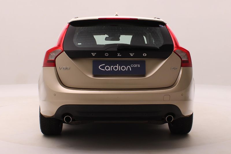 Volvo V60 D5 MOMENTUM REZERVACE - fotka 11 z 43