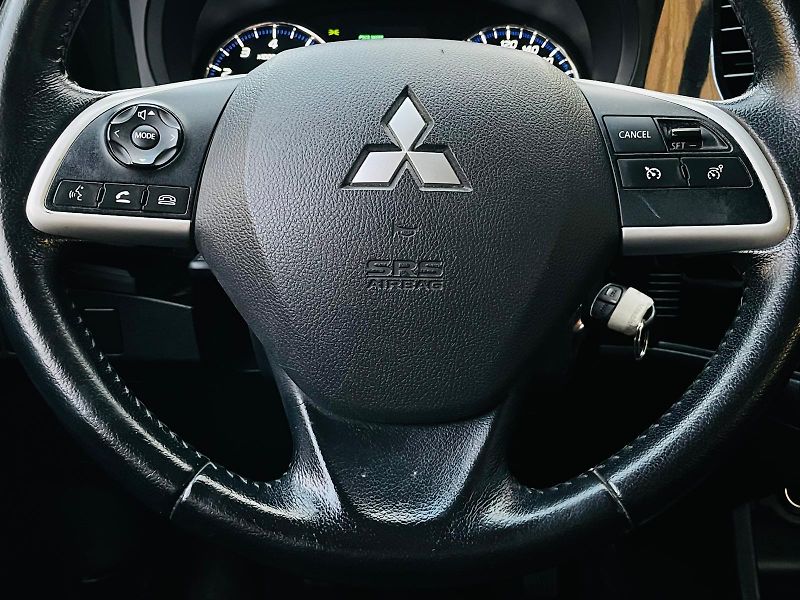 Mitsubishi Outlander 2.0i 1.MAJITEL KAMERA TAŽNÉ - fotka 24 z 43
