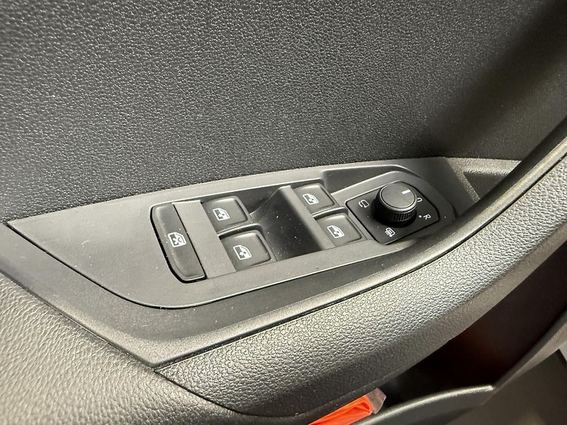 Škoda Karoq 1.5 TSI 110kW Sportline DSG - fotka 10 z 14