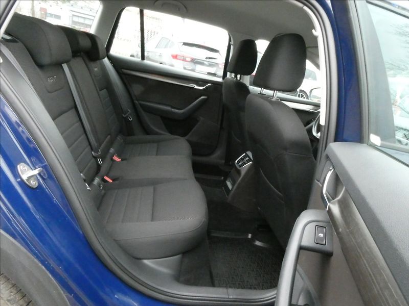 Škoda Octavia 2,0 TDi SCOUT,4x4,2x kola,DPH - fotka 24 z 37