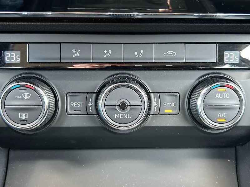 Škoda Superb (2017) 2.0 TDI Active - fotka 12 z 23
