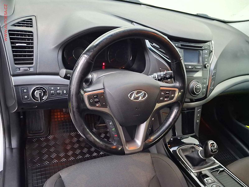 Hyundai i40 (2015) 1.7CRDi, ČR, AC - fotka 13 z 18