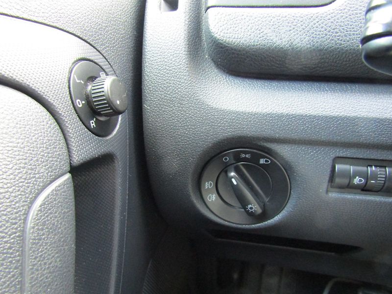 Škoda Roomster (2011) 1.2TSI 63kW SCOUT ZIMNÍ PNEU - fotka 30 z 37