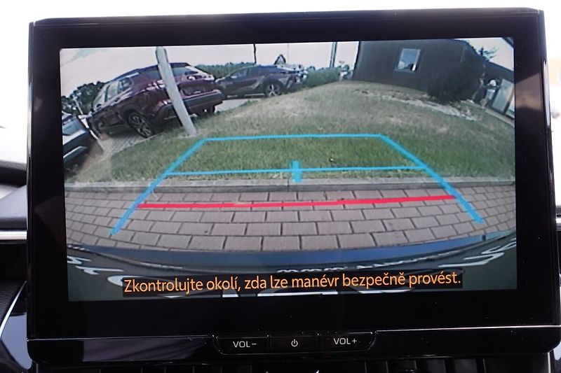Toyota Corolla 2,0 HEV Comfort Tech TS - fotka 23 z 31