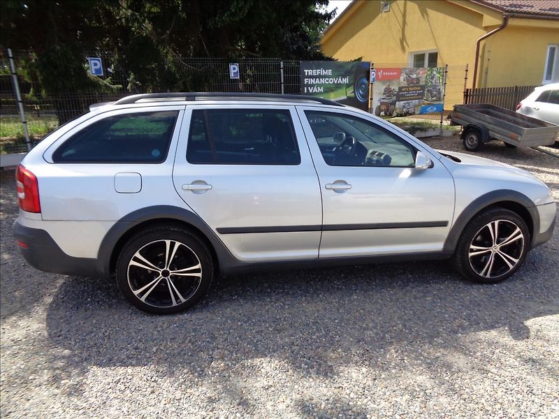 Škoda Octavia 2,0   scout - fotka 6 z 18