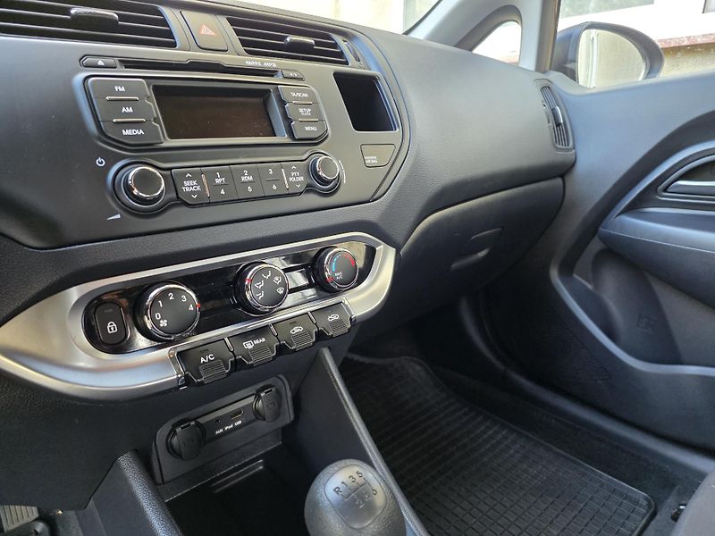 Kia Rio 1.4-1MAJITEL-SERVISOVÁNO-KLIMA - fotka 15 z 16