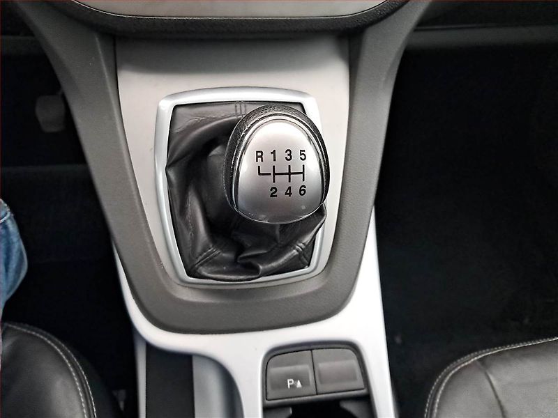 Ford Kuga (2010) 2.0 TDCi, nová STK, Tažné - fotka 13 z 18