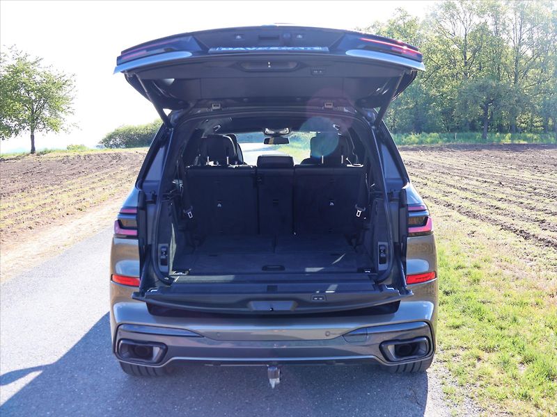 BMW X7 3,0 40d 250kW Xdrive M-Paket D - fotka 9 z 49