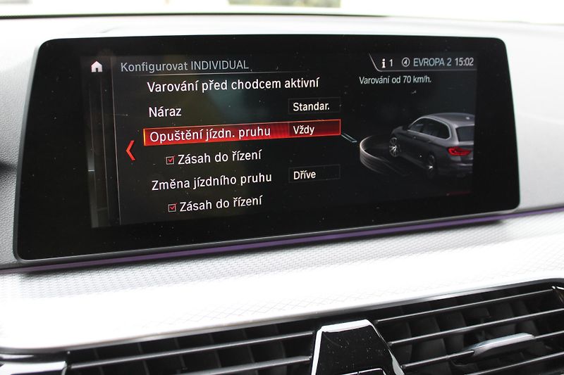 BMW Řada 5 530d xDrive Touring Mpaket - fotka 16 z 21