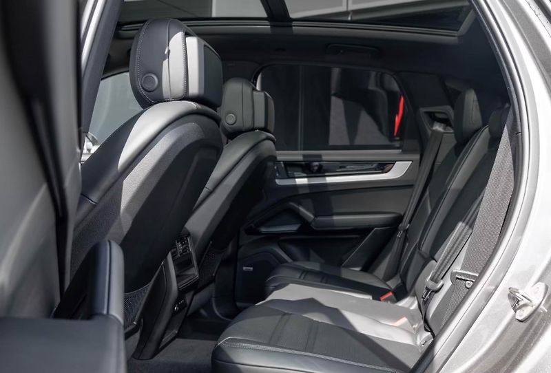 Porsche Cayenne E-Hybrid Pano BOSE PASM InnoDr - fotka 17 z 17