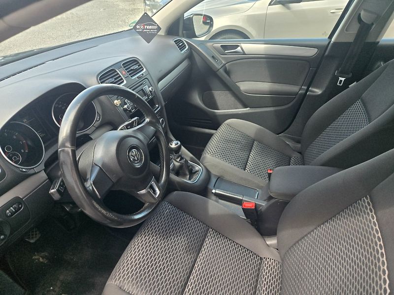 Volkswagen Golf (2011) 1.2 TSI - fotka 8 z 18