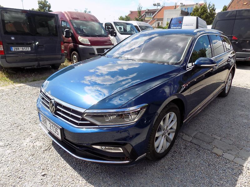 Volkswagen Passat 2,0 TDI R-LINE, MATRIX, ALCAN. - fotka 1 z 42