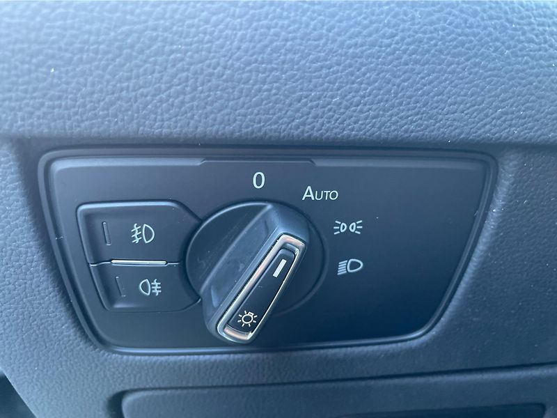 Volkswagen Passat Elegance 2.0 TDI 110 kW DSG Va - fotka 17 z 29
