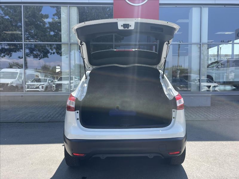 Nissan Qashqai 1,2 DIG-T  Acenta - fotka 9 z 15