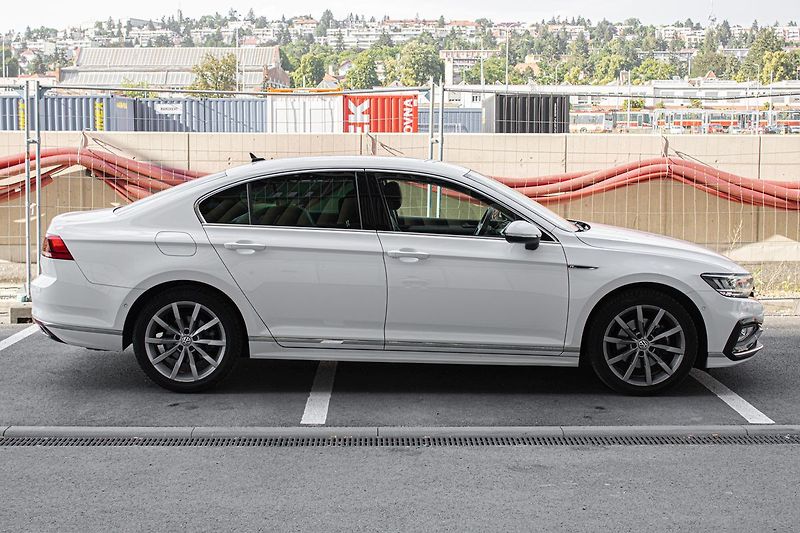 Volkswagen Passat - fotka 4 z 27